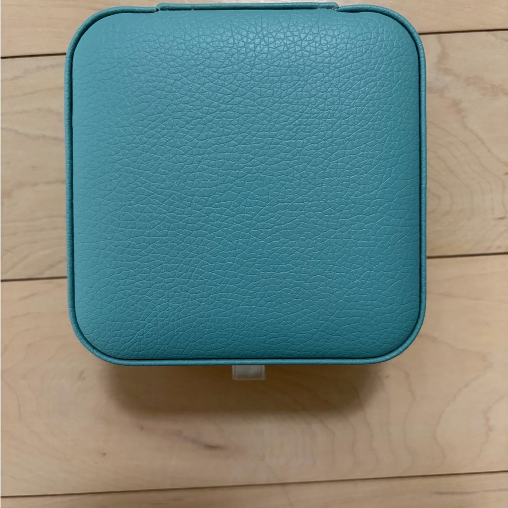 Teal Leather Jewelry Travel Case with zipper. Vlando brand